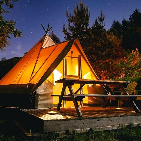 Camping Le Canada-Insolite 시니 외부 사진