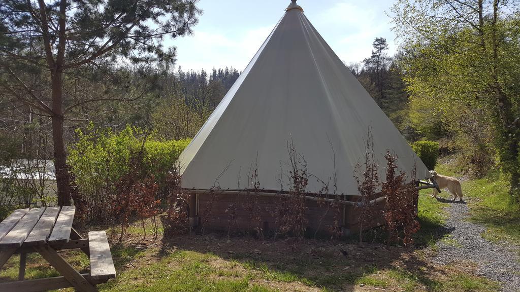 Camping Le Canada-Insolite 시니 외부 사진
