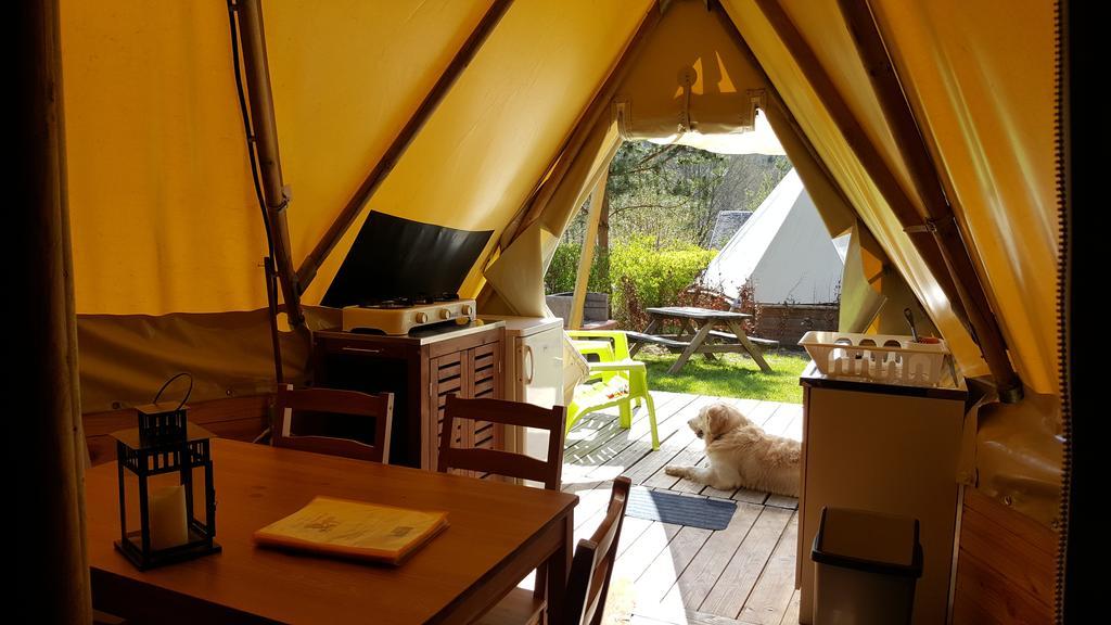 Camping Le Canada-Insolite 시니 외부 사진