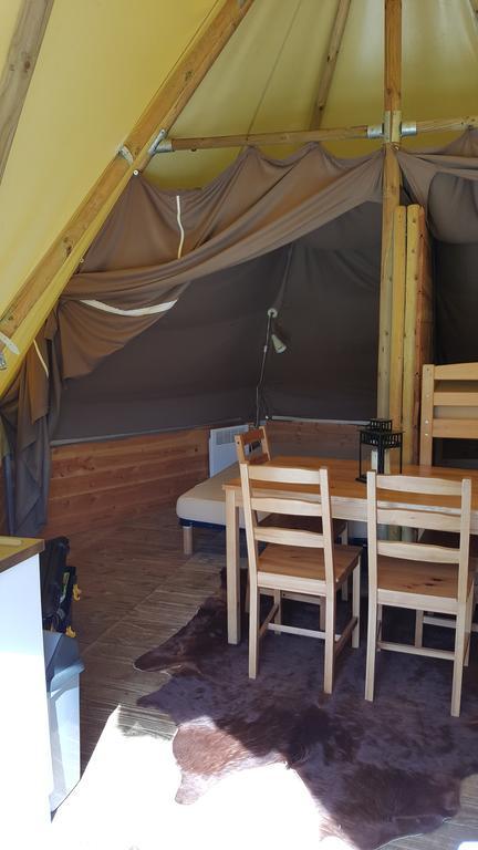 Camping Le Canada-Insolite 시니 외부 사진