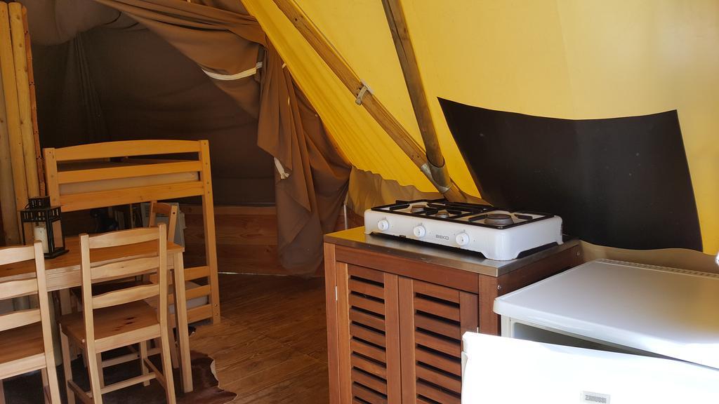 Camping Le Canada-Insolite 시니 외부 사진